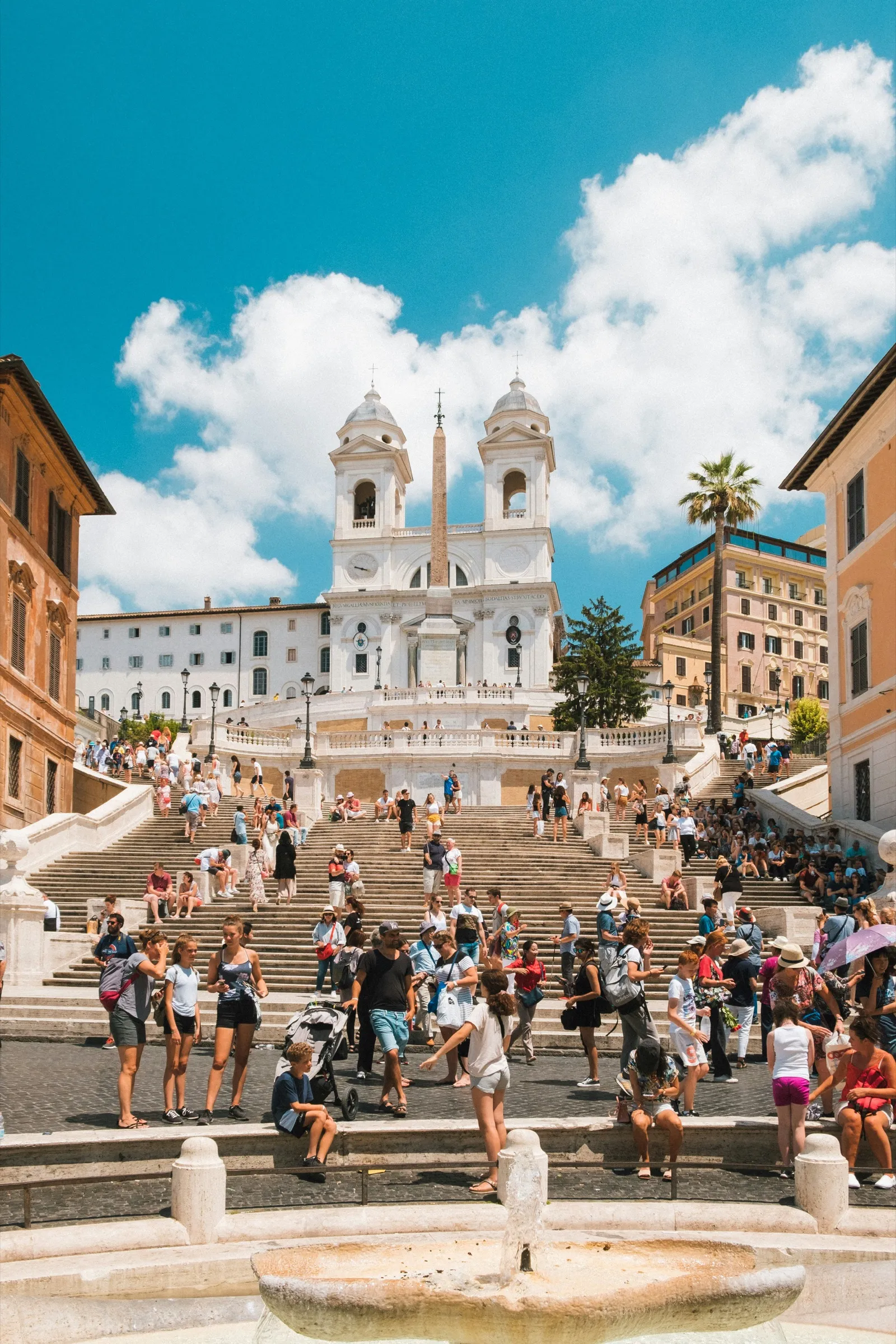 Crowds of travelers on the Spanish Steps in Rome